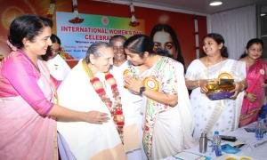 8. Stage Guest Honored to Didiji