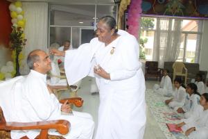 BK Lakshmi Benji welcoming to Prof. Swaminathan Bhai